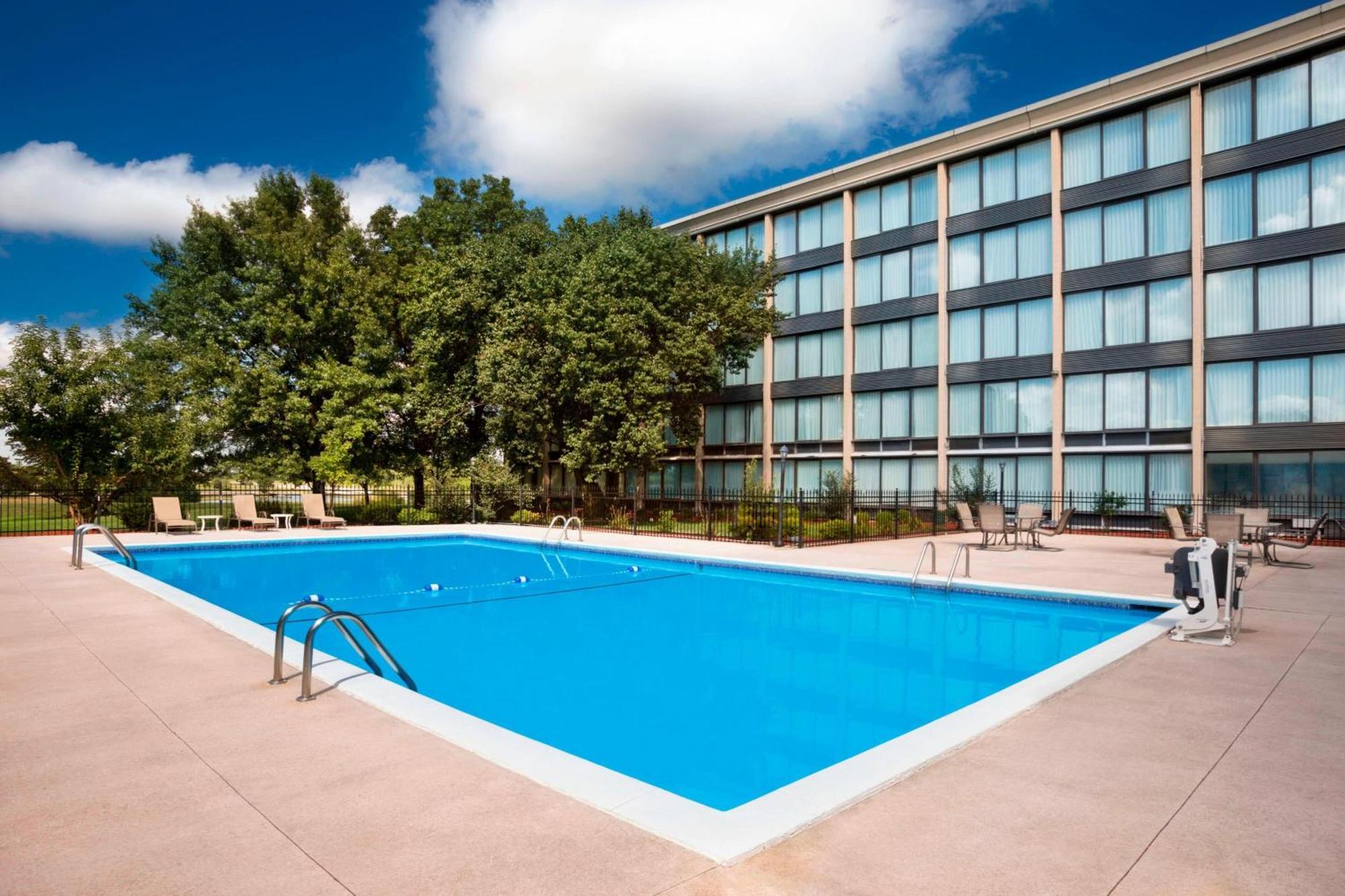 Four Points By Sheraton Kansas City Airport Exterior foto